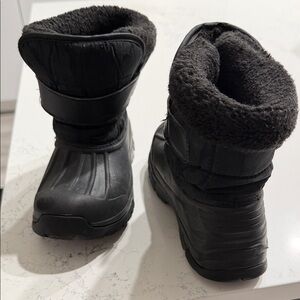 Kids skiing winter boots size 31